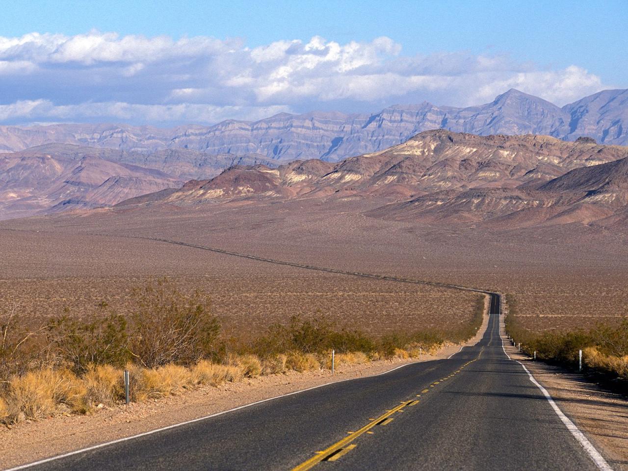 обои Lonely Road to Shoshone фото