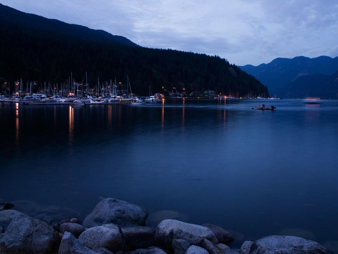 обои Deep cove at dusk фото