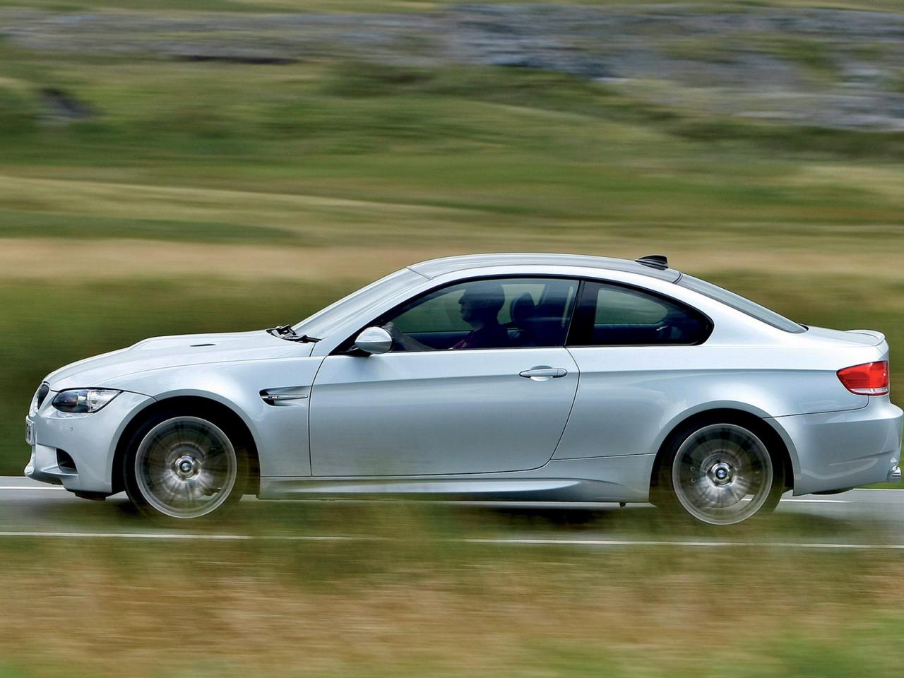 обои BMW M3 на скорости фото