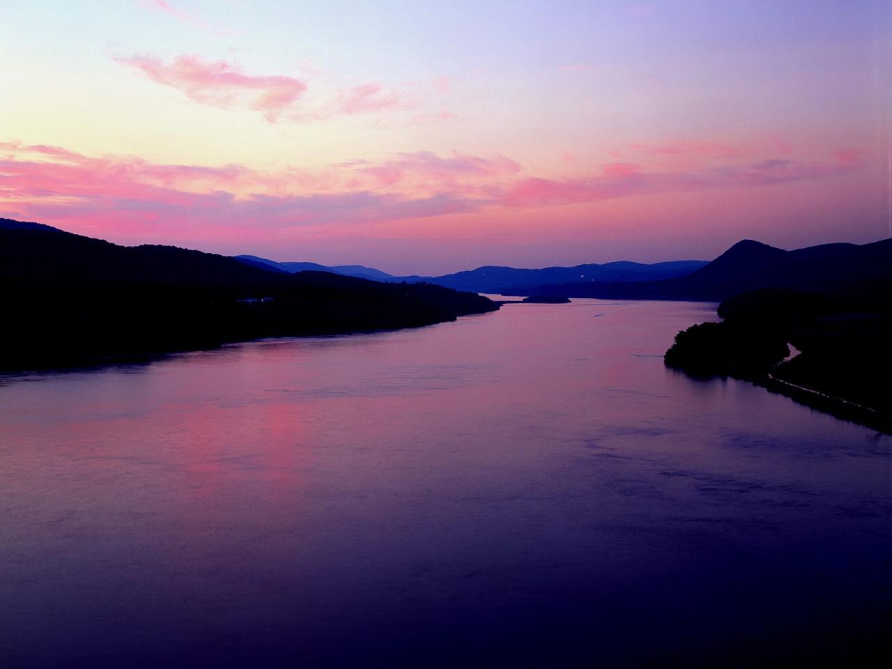 обои Hudson River at Sunset, Bear Mountain Area, New York фото