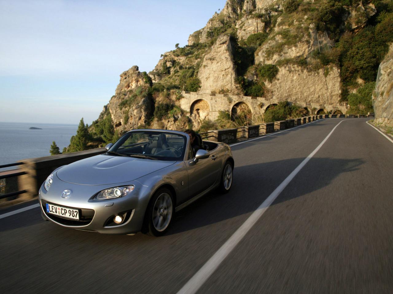 обои Обновленная Mazda - MX-5 - 2009 фото