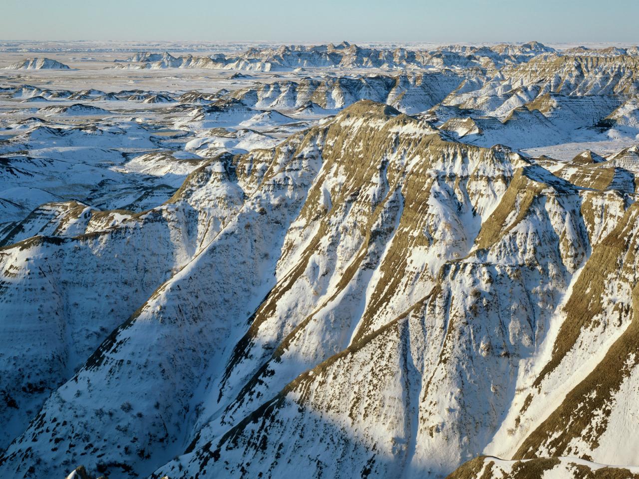 обои Badlands National Park in Winter, South Dakota фото