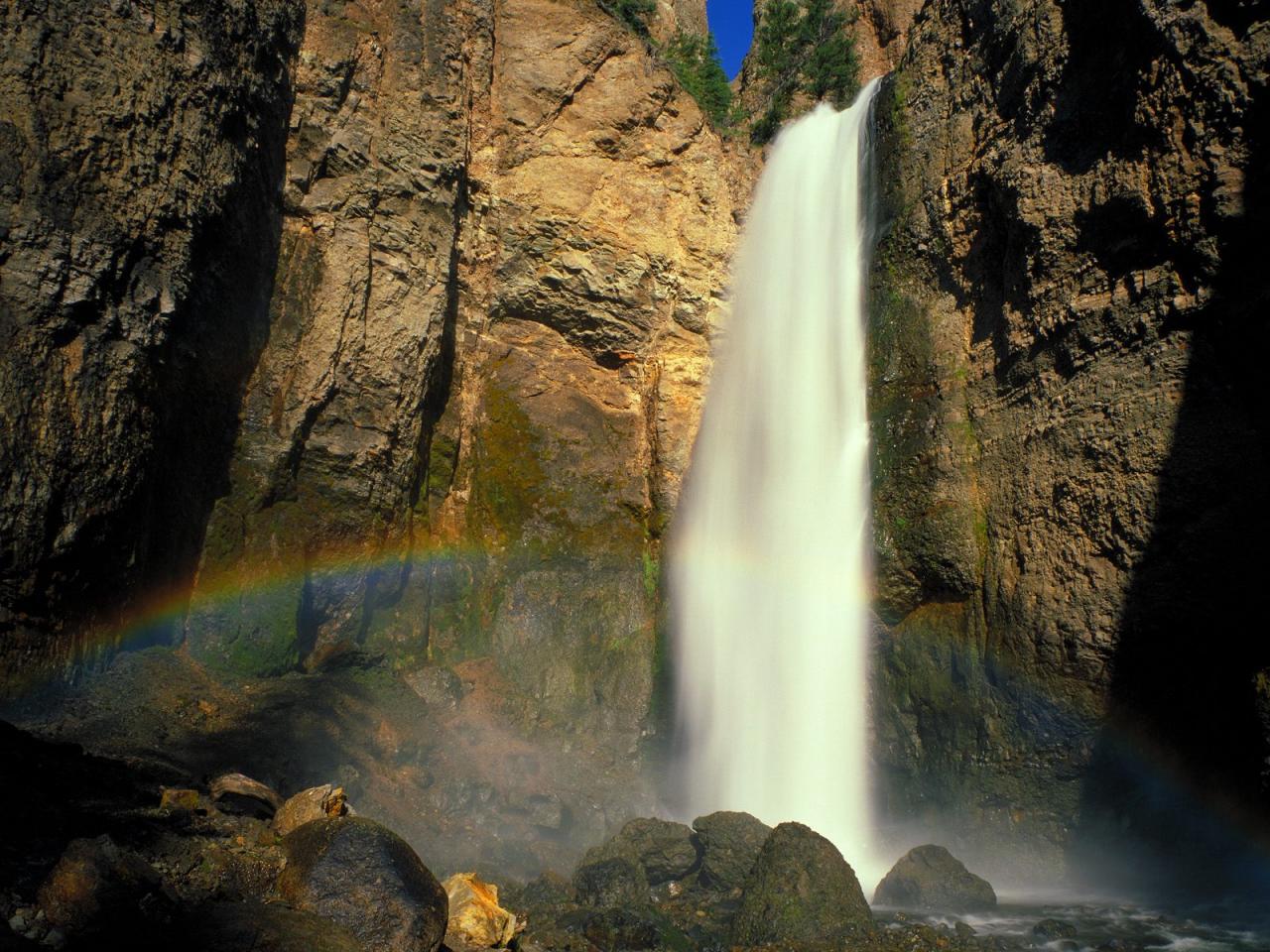 обои Misty Rainbow, Tower Falls, Yellowstone National Park, Wyomi фото