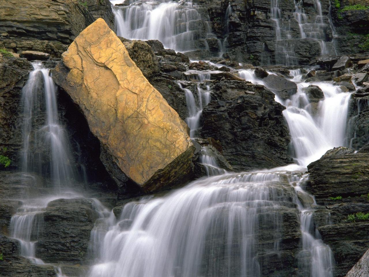 обои Oberlin Falls, Glacier National Park, Montana фото