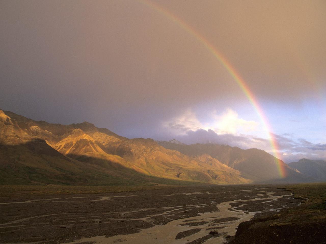 обои Rainbow Over the Toklat Valley, Alaska Range, Denali фото