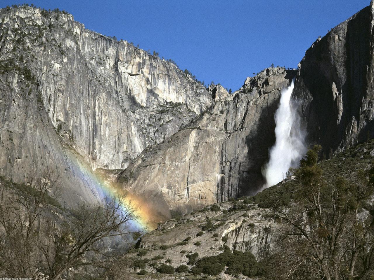 обои Upper Yosemite Falls Rainbow, Yosemite, California фото