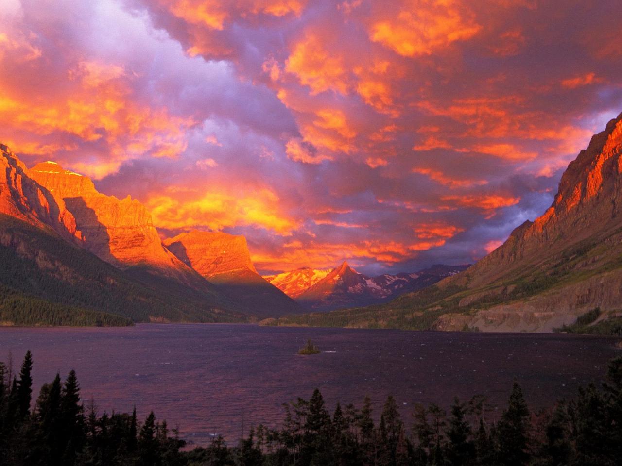 обои Sunrise Over St. Mary Lake, Glacier National Park, Montana фото