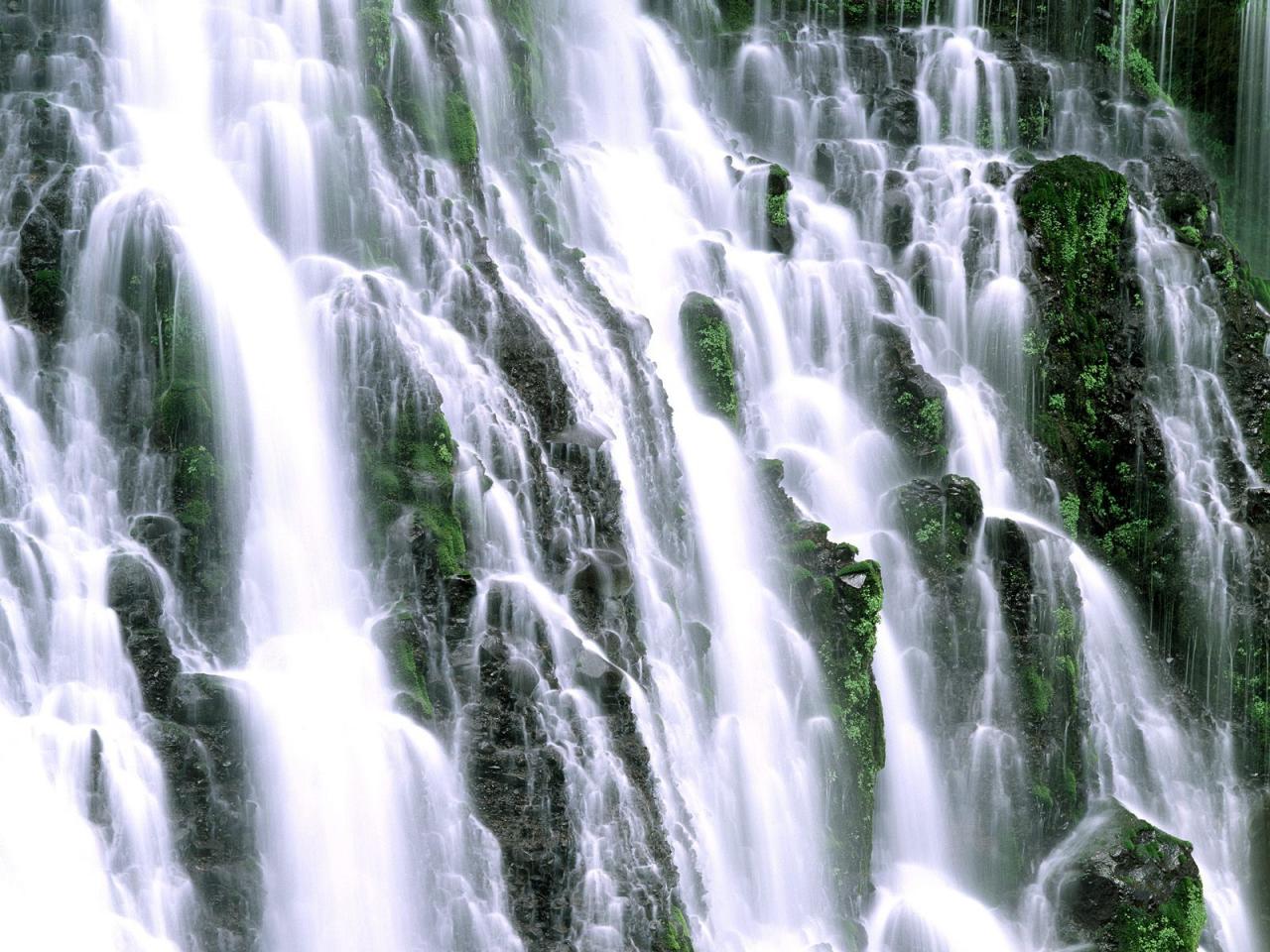 обои Timed Exposure Detail of Burney Falls, California фото