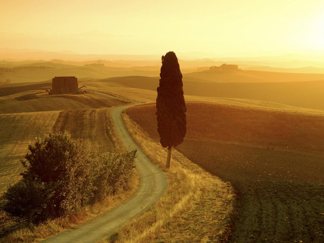 обои Tuscan Landscape at Sunrise, Italy фото