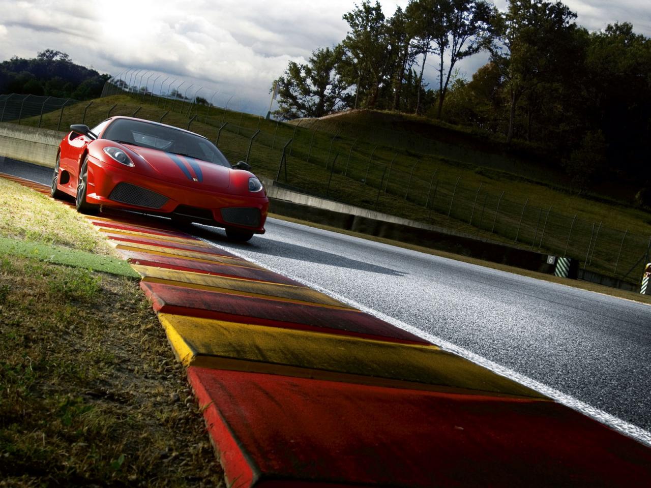 обои Ferrari F430 на треке фото