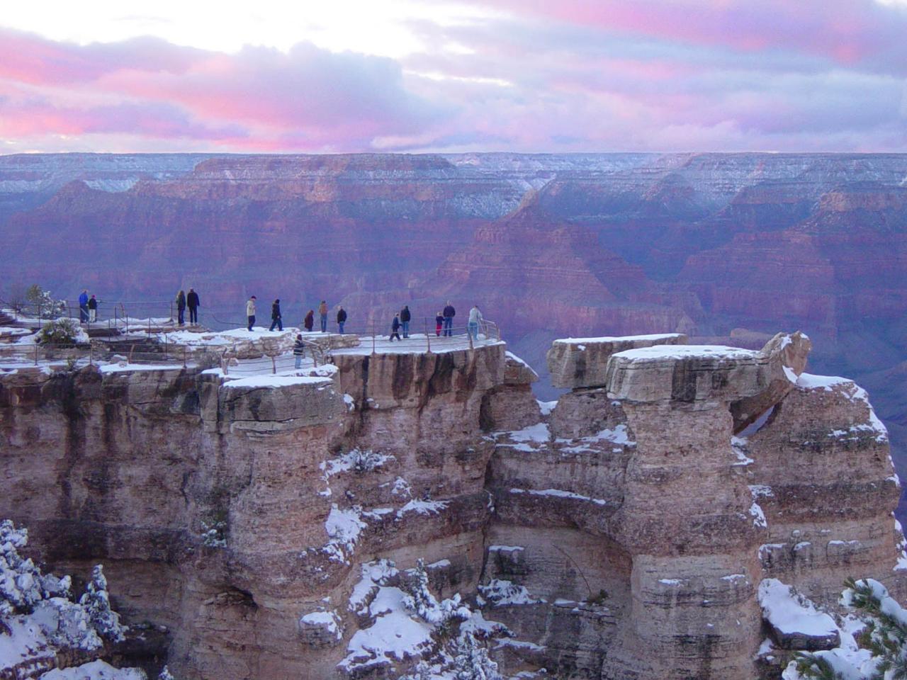 обои Grand Canyon - люди на горе фото