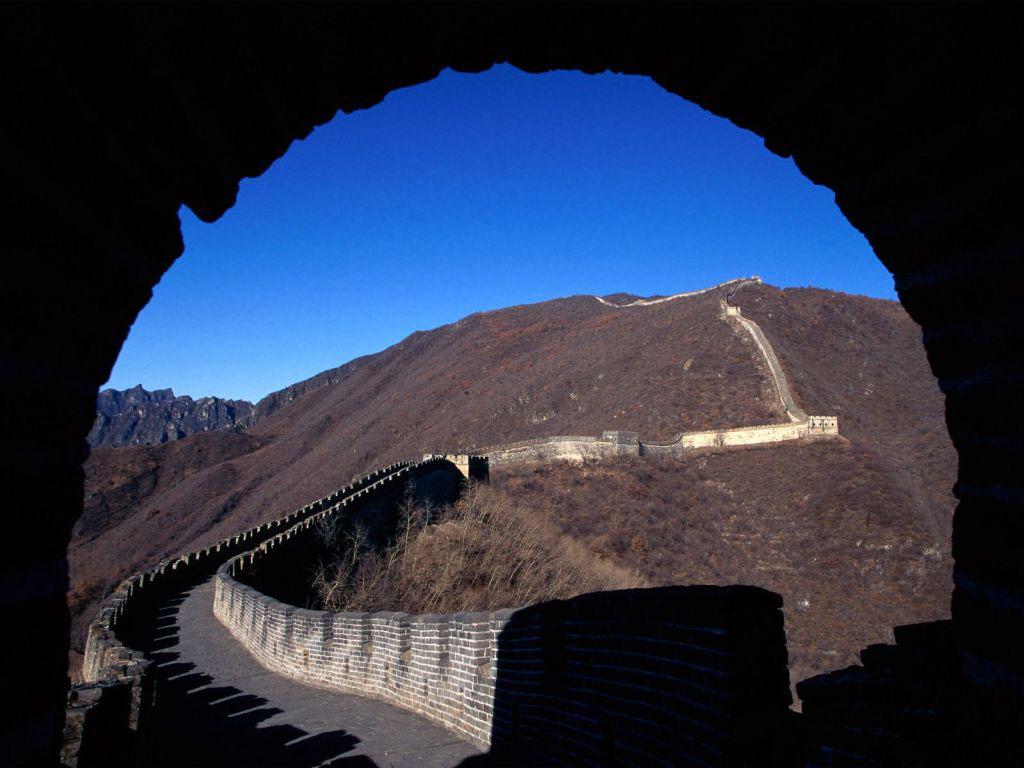 обои Emerging Onto the Great Wall of China фото