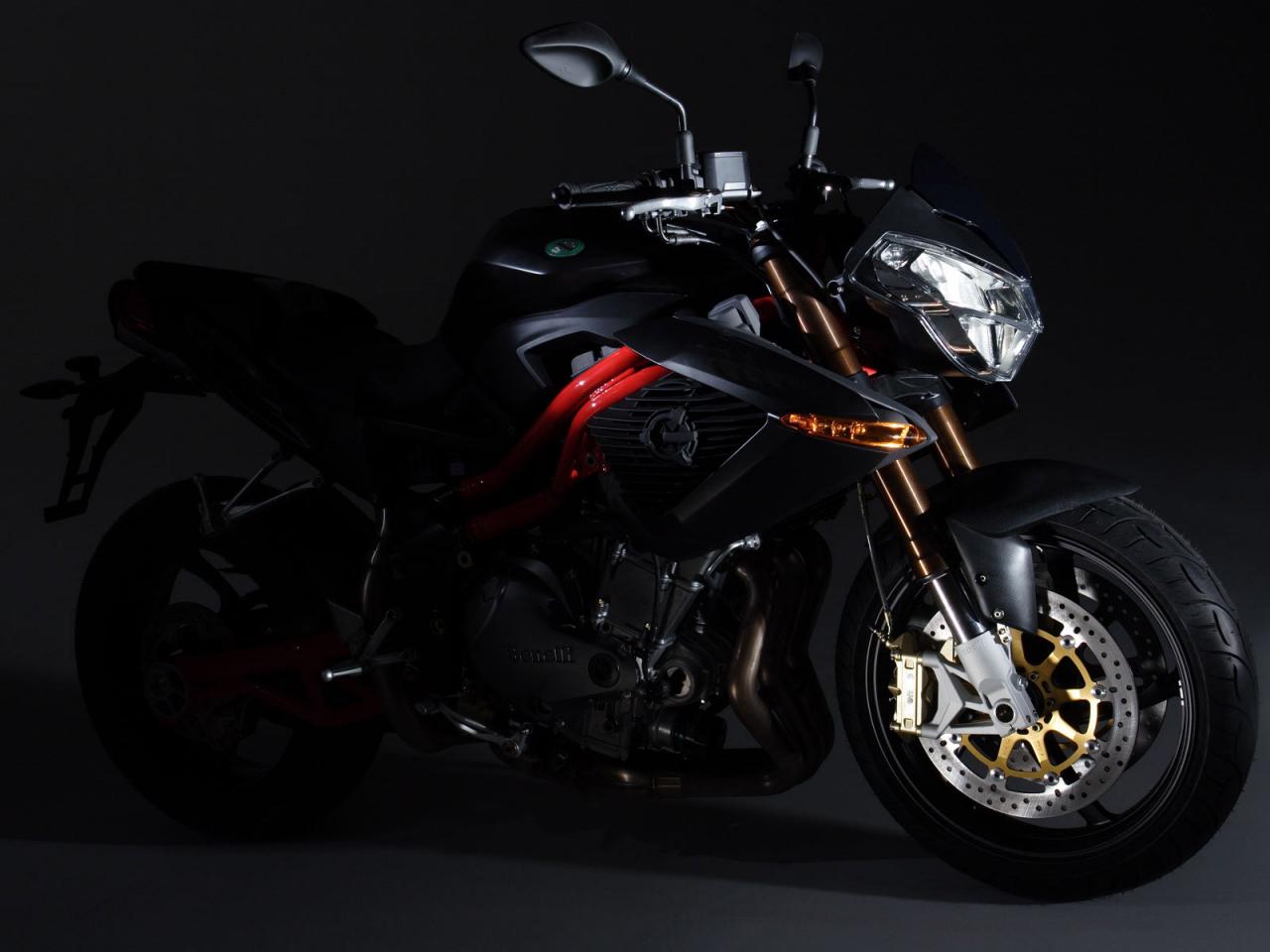 обои Harley davidson in the dark фото