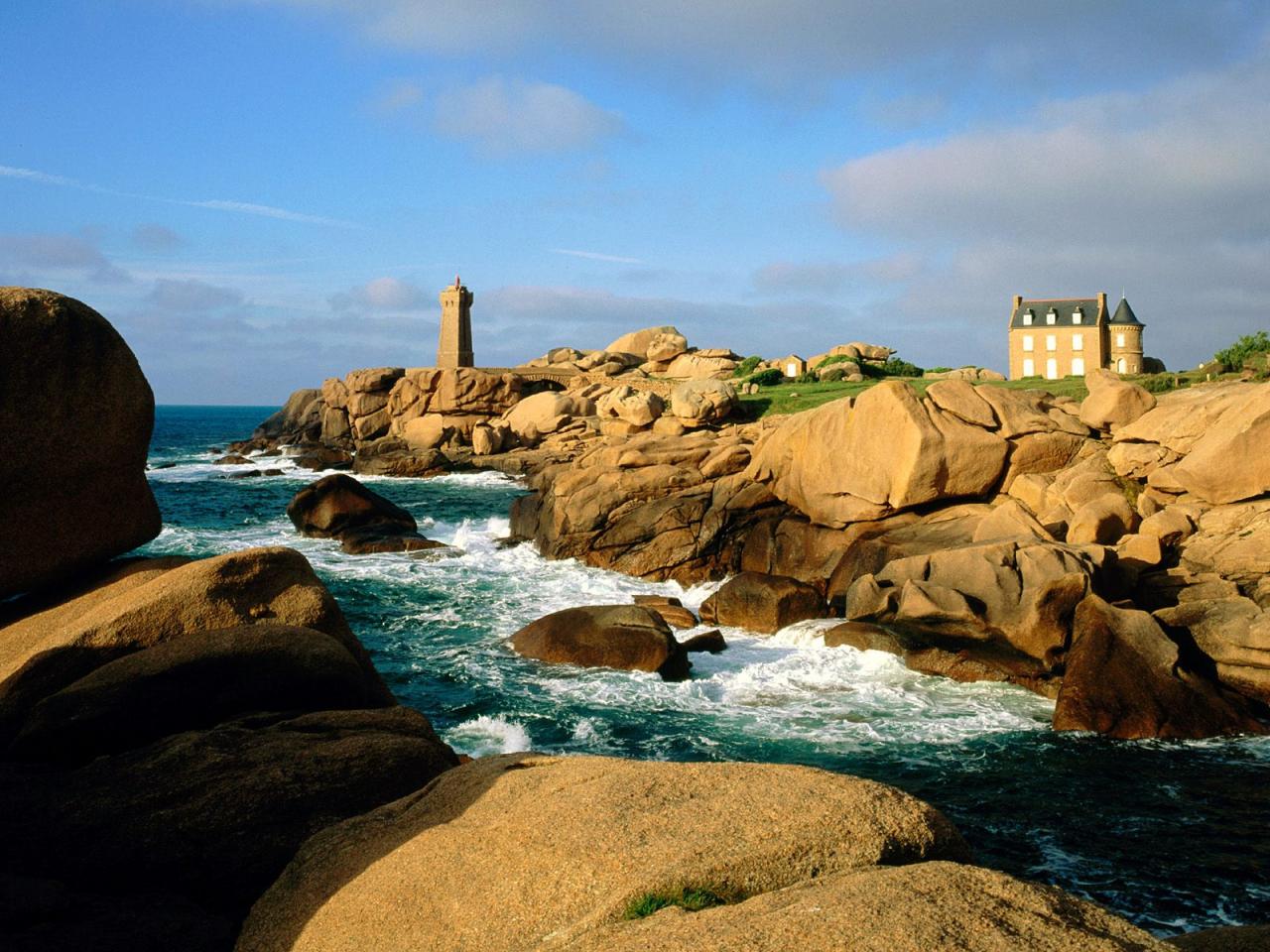 обои Ploumanach Rocks and Lighthouse, Bretagne, France фото