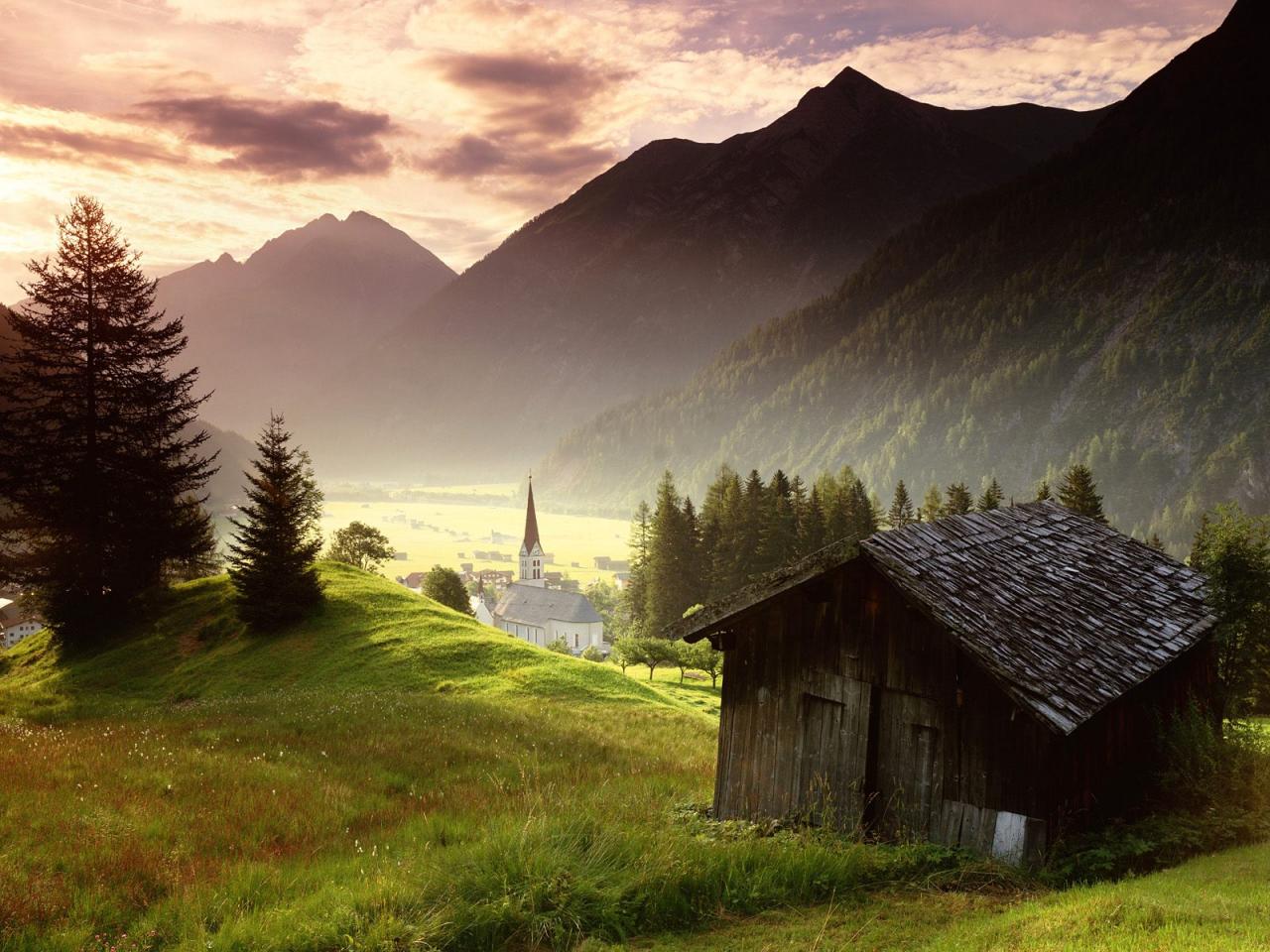 обои Misty Mountain Village, Tyrol, Austria фото