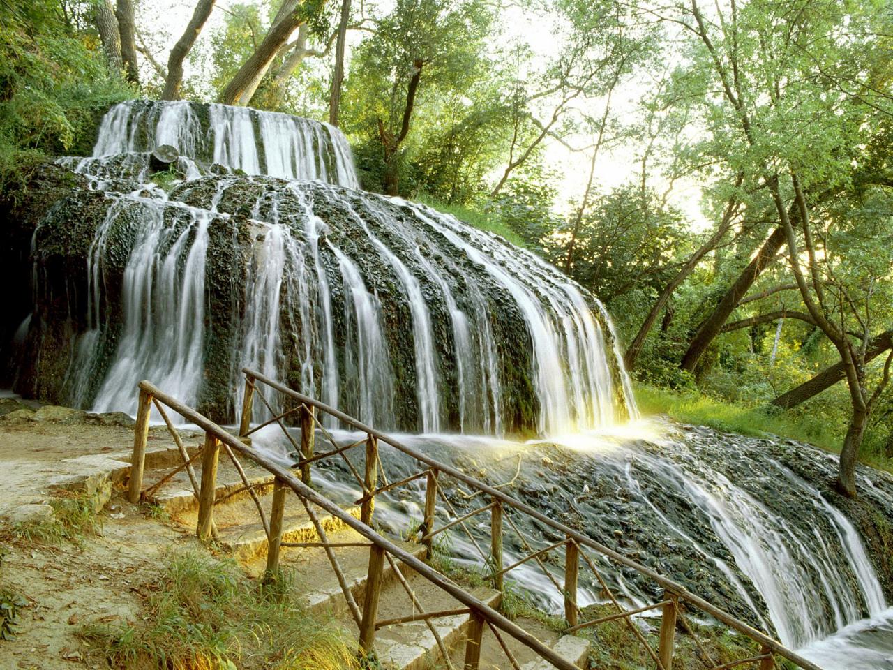 обои Rolling Waterfall, Monasterio de Piedra, Zaragoza Province, Spain фото