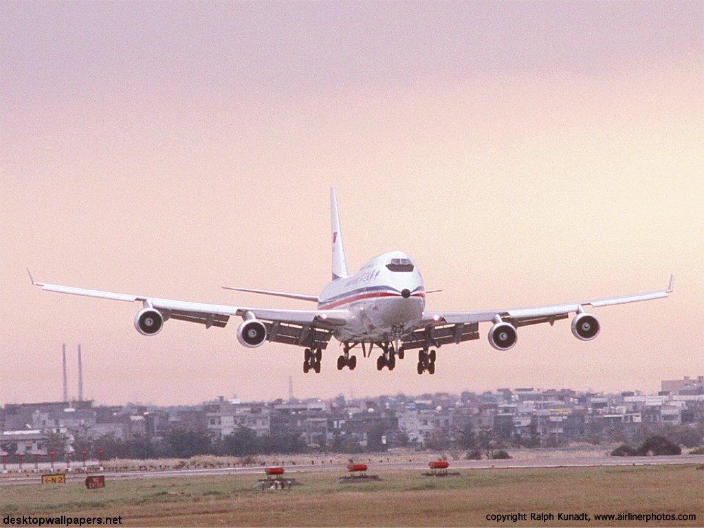 обои B 747 пошел на посадку фото