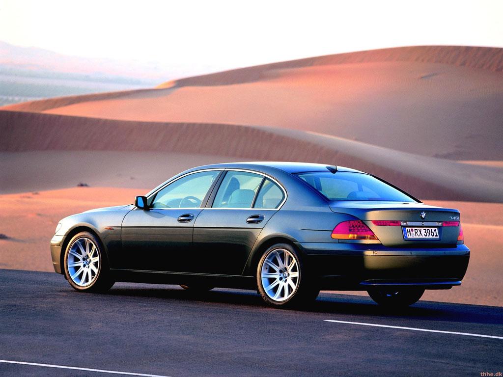 обои BMW 7 в пустыне фото