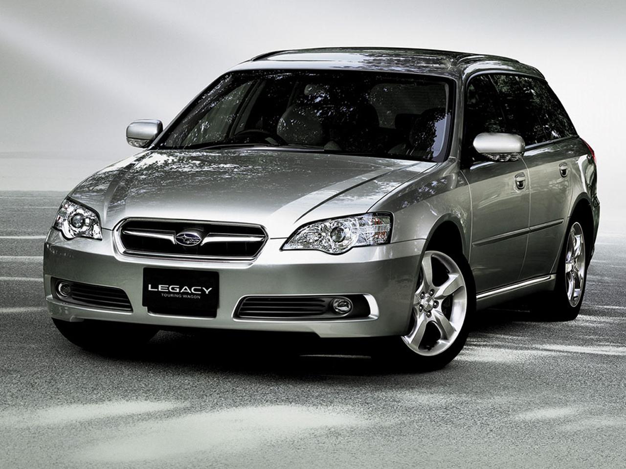 обои Серебристый Subaru Legacy фото