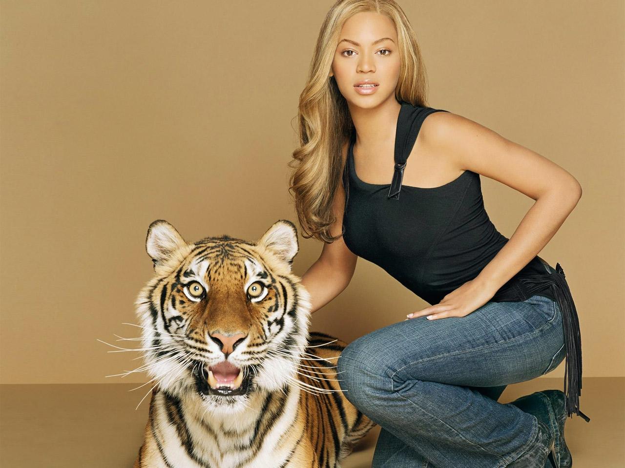 обои Beyonce and a Tiger фото