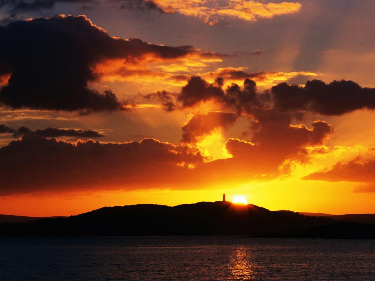 обои Sunset Over Scrabo Tower, Strangford Lough, County Down, Ireland фото