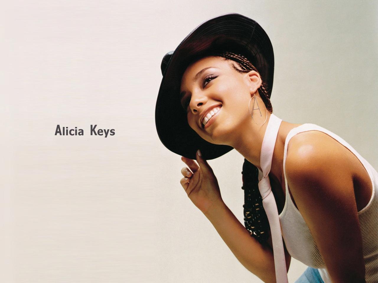 обои Alicia Keys в шляпе фото