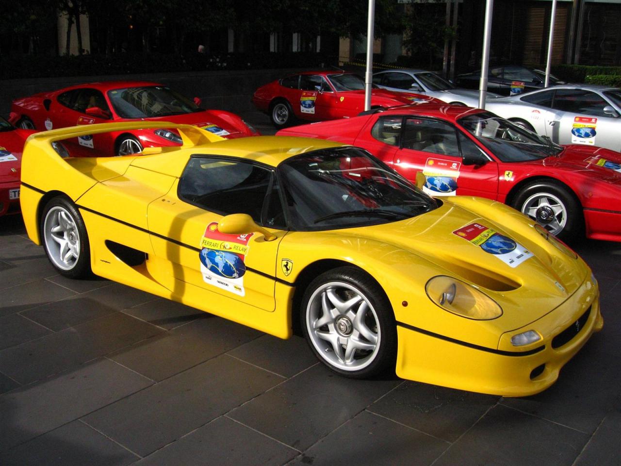 обои Ferrari F50 yellow фото