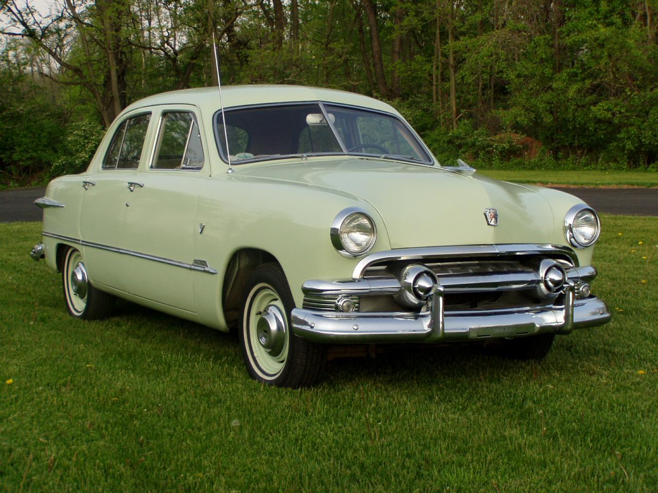 обои 1951 Ford Custom 4-door фото