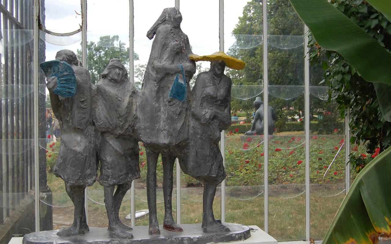 обои Скульптура Чехия четыре дамы фото