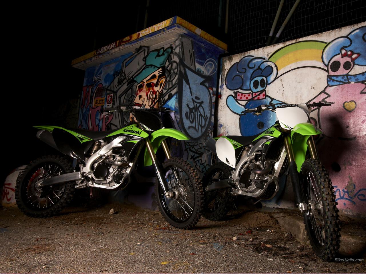 обои Kawasaki KX250F and KX450F фото