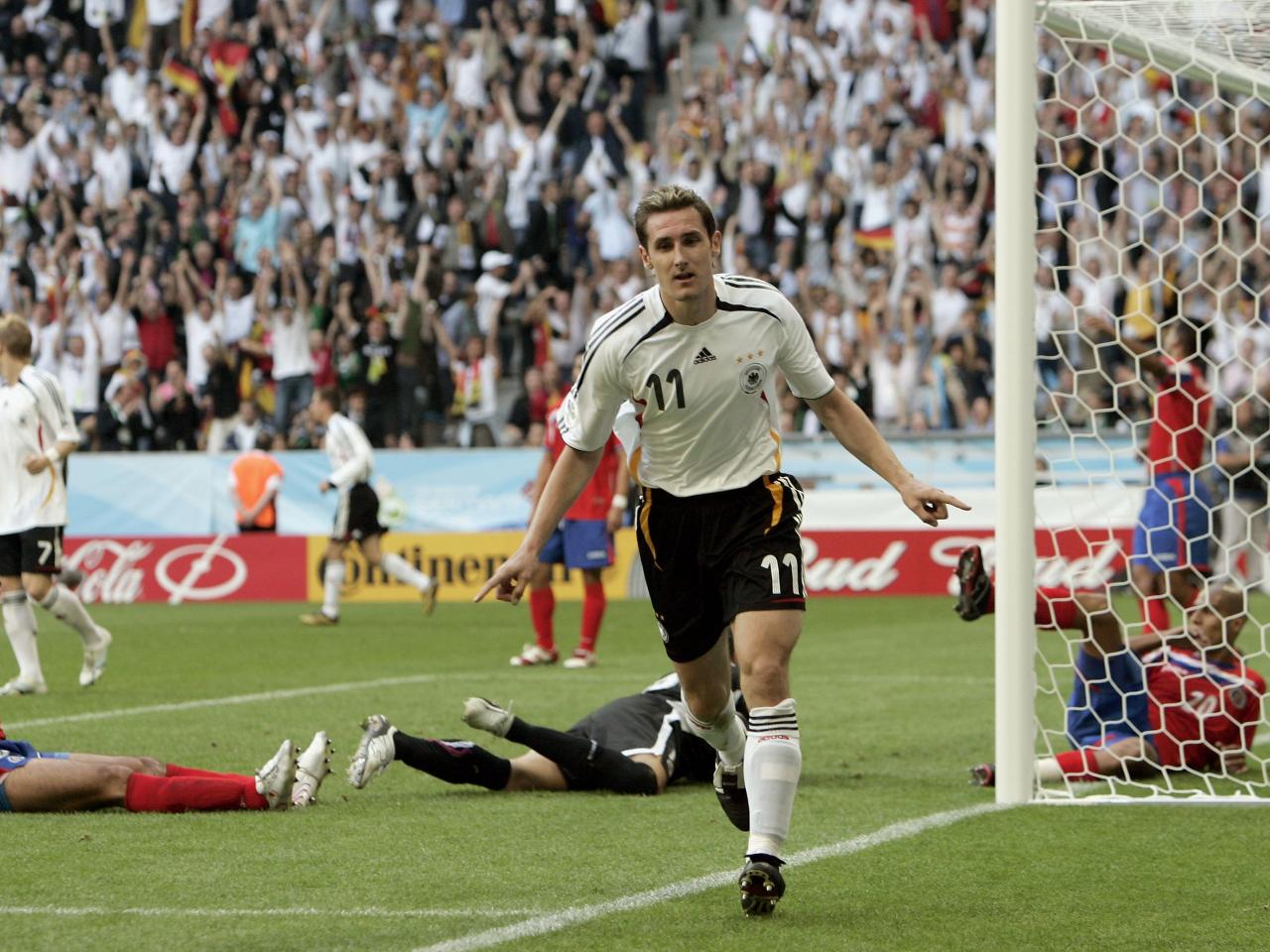 обои Miroslav Klose after the goal фото
