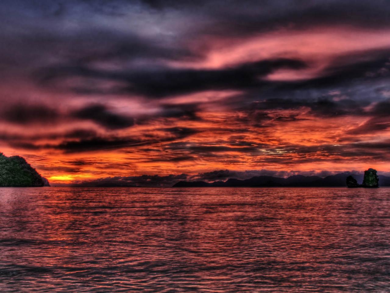 обои Красно-багровый рассвет на морском берегу фото