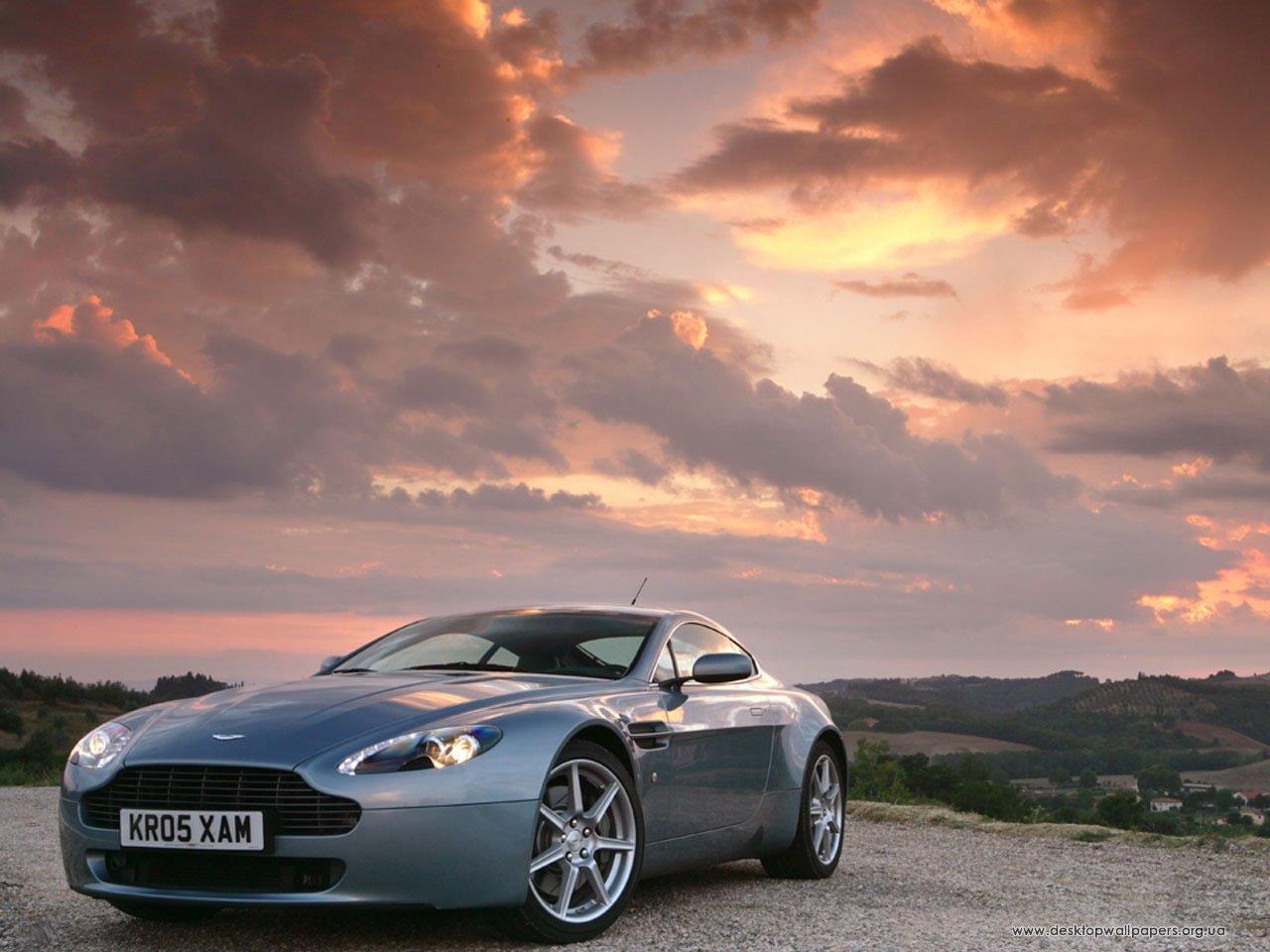 обои Aston martin на фоне заката фото