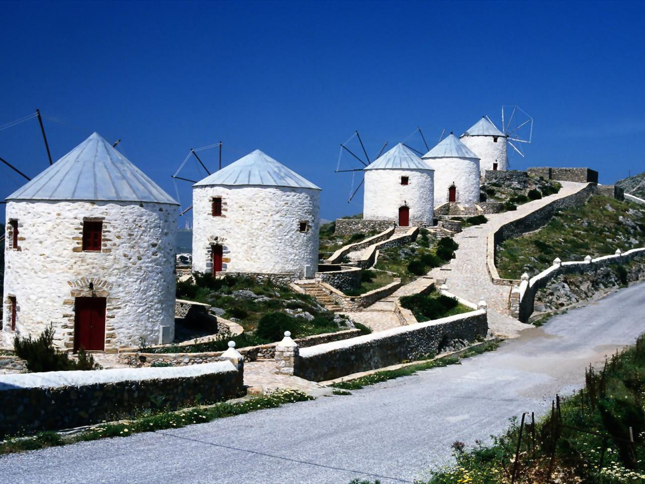 обои Windmills Overlooking Hora, Dodecanese, Leros, Greece фото