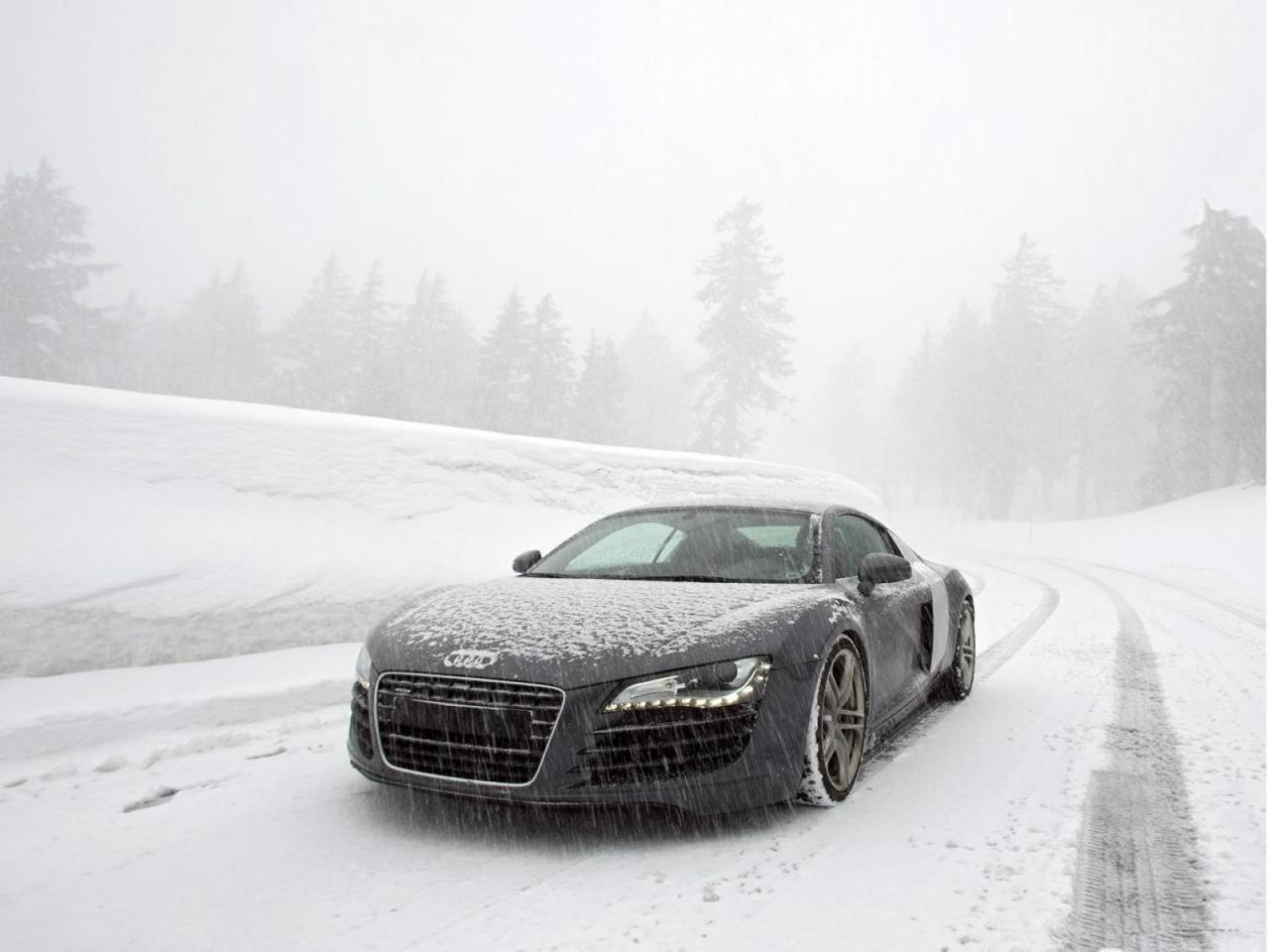 обои Audi at the snow-covered road фото