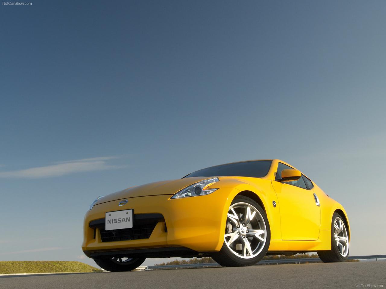 обои Nissan  370Z желтая фото