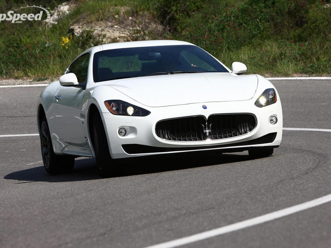 обои Maserati Grant Turismo S белый фото