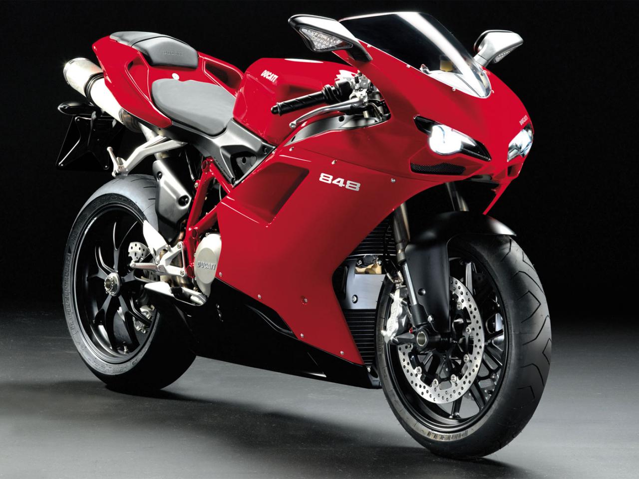 обои Ducati 748 2008 года фото