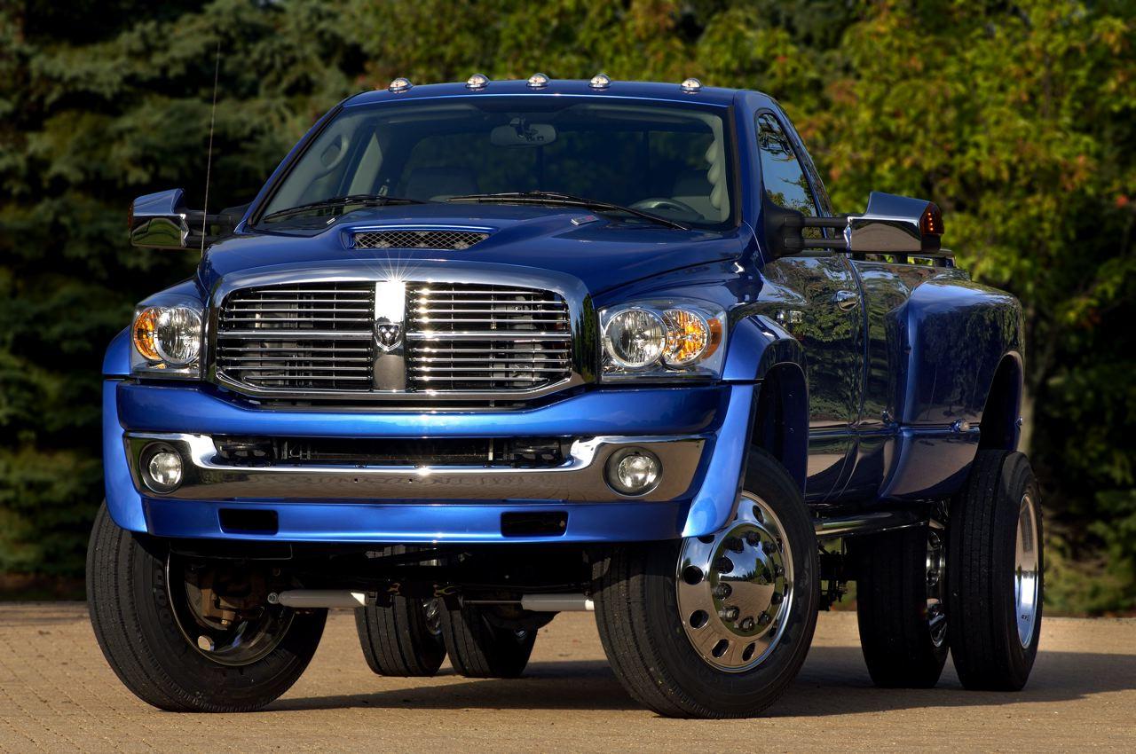 обои Dodge Ram синий на шести колесах фото