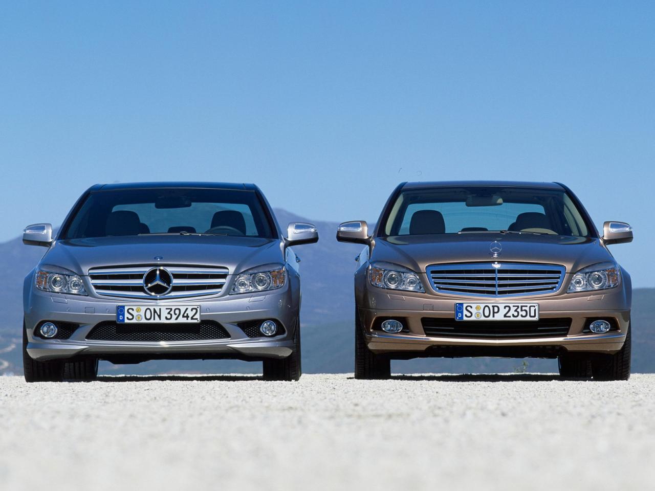 обои Два Mercedes-Benz C-Klasse фото