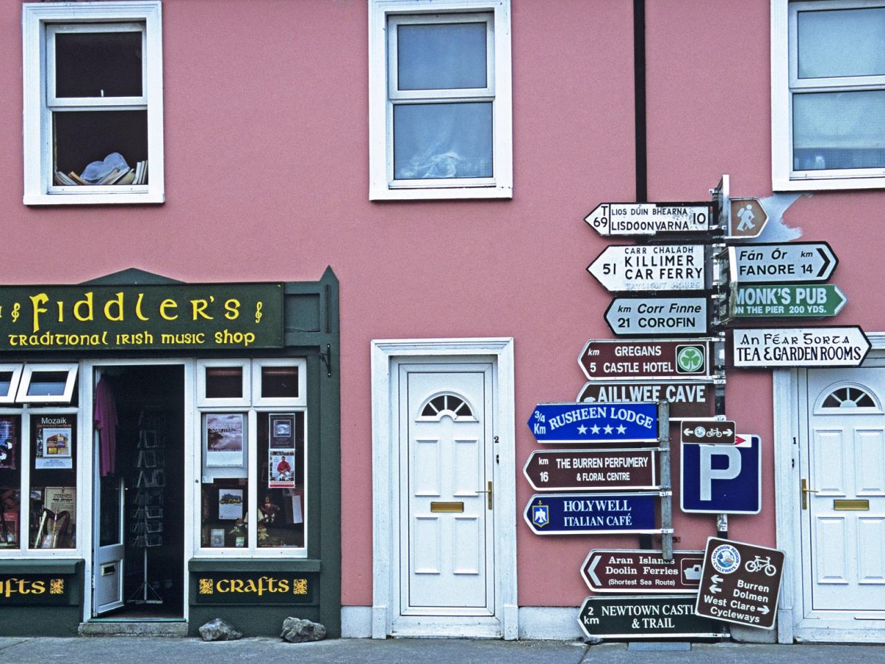 обои The Village of Ballyvaughan, County Clare, Ireland фото