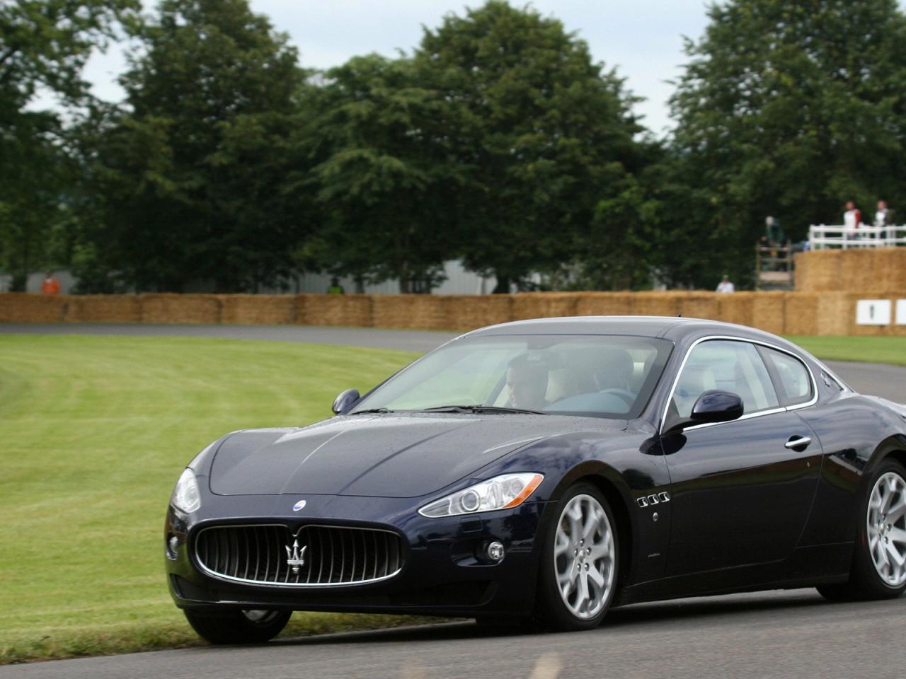 обои Maserati GT черная фото