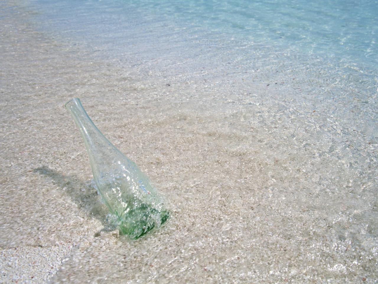 обои Maldives beach bottle фото