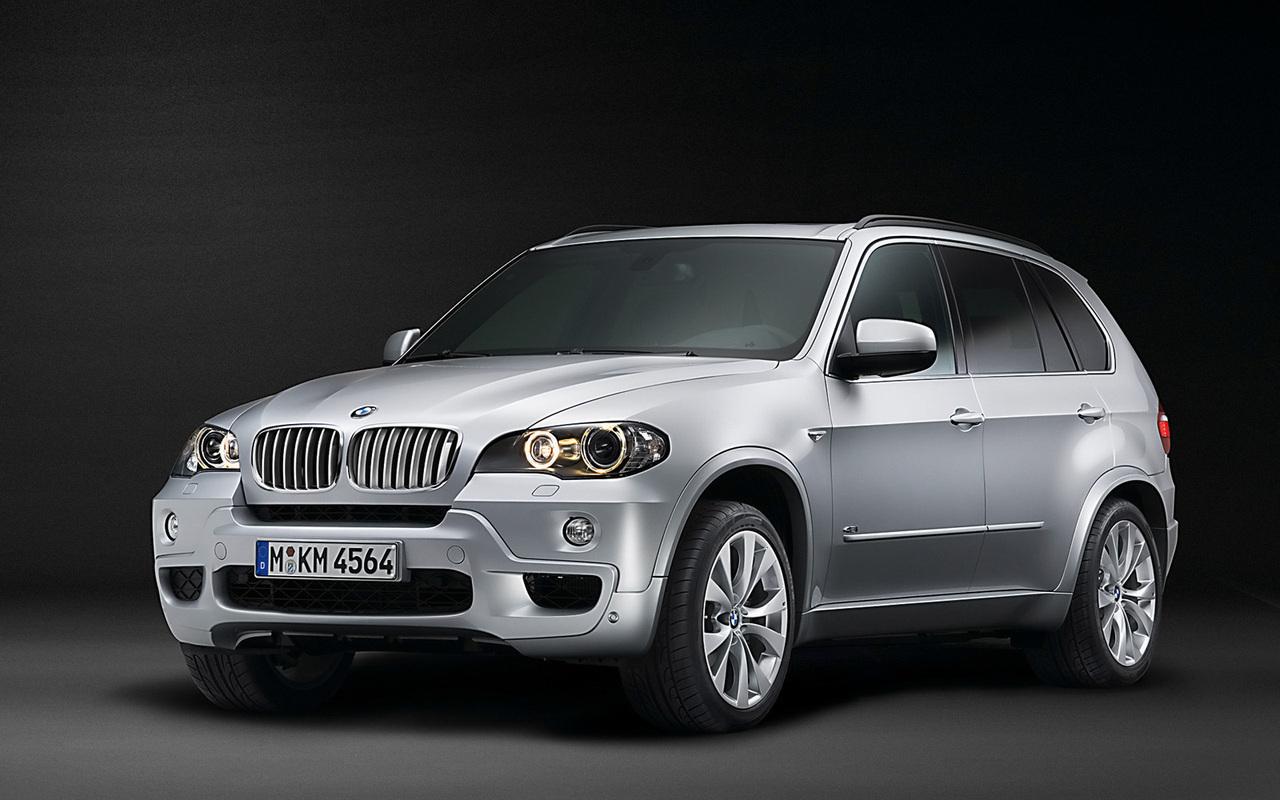 обои BMW X5 на черном фоне фото