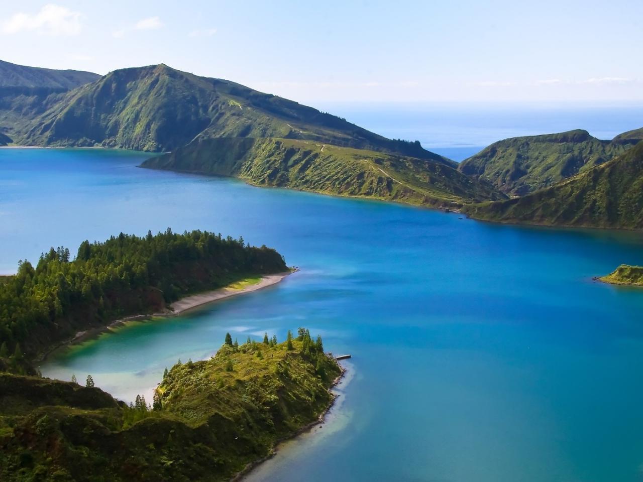 обои Mountains Lagoa do Fogo фото