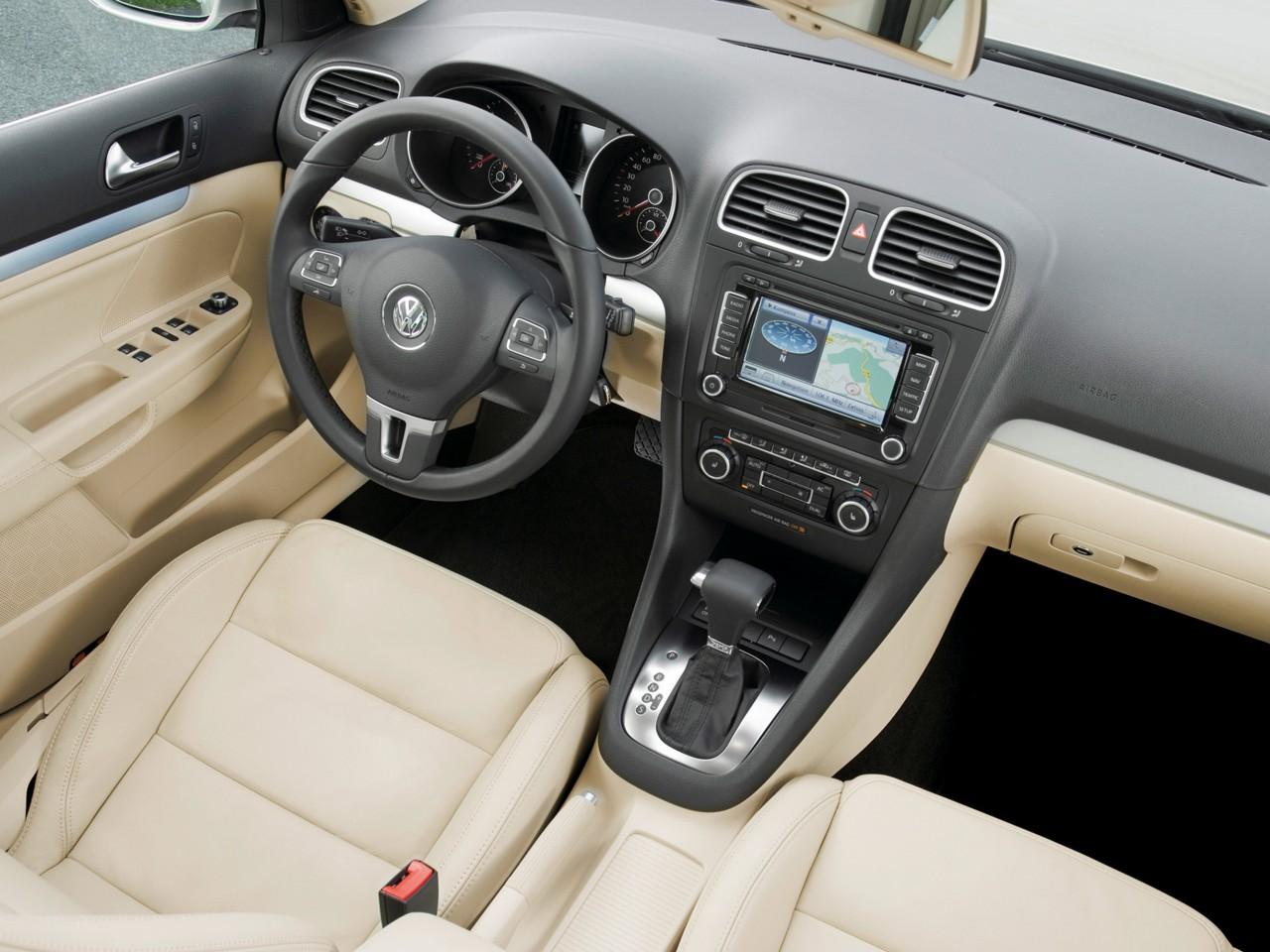 обои Volkswagen Golf Estate 2010 салон фото