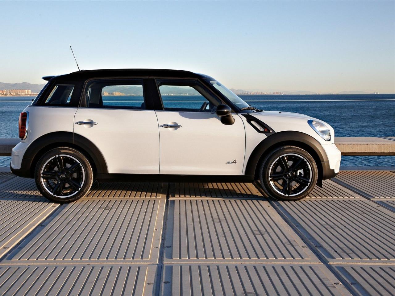 обои Mini Countryman  2011 на пирсе фото