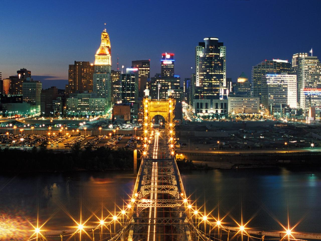 обои John A. Roebling Suspension Bridge and Cincinnati Skyline фото