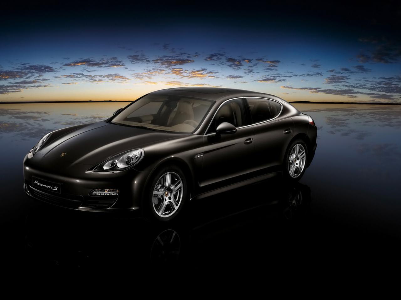 обои Porsche Panamera S 2010 на берегу океана фото