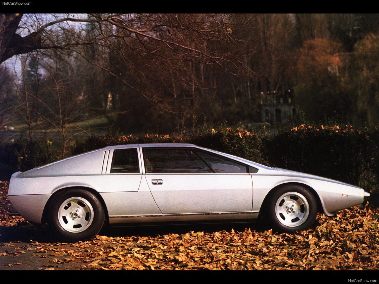 обои 1972 Lotus Esprit Concept на листях фото